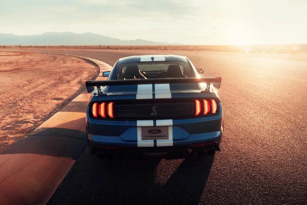 2020-Shelby-GT500-Mustang-Carbon-Fiber-Track-Package-1_zpswoiryyor.webp