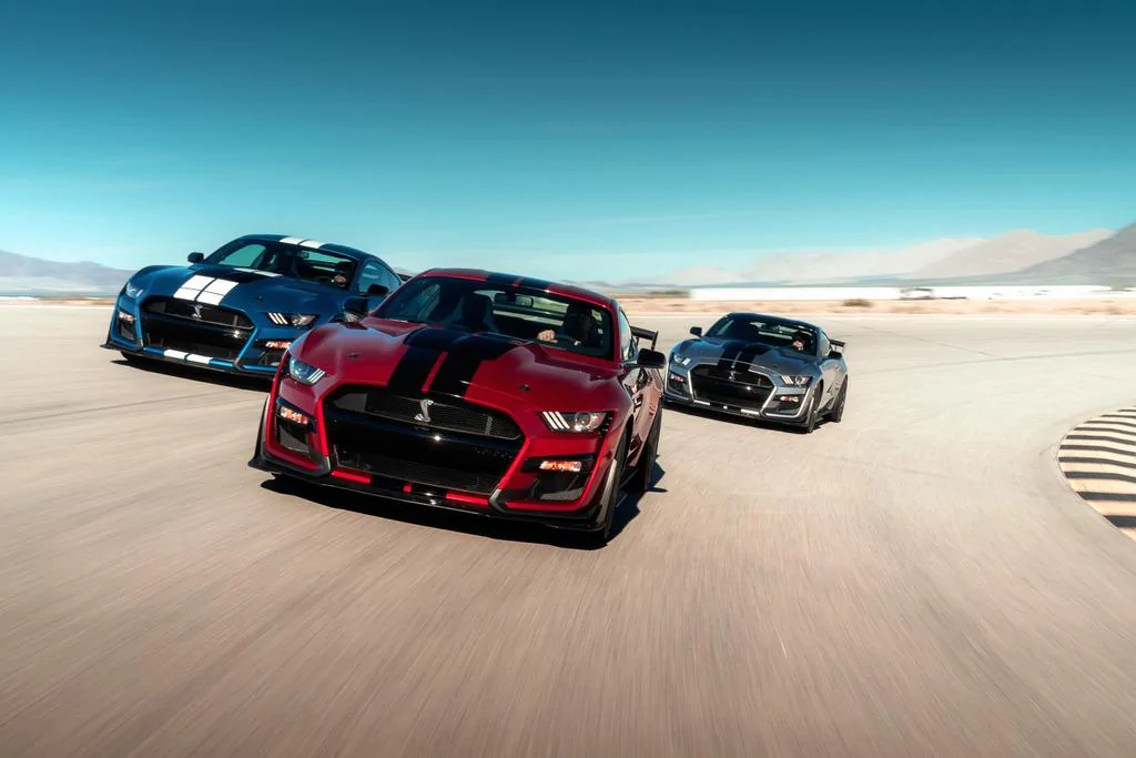 2020-Shelby-GT500-Mustang-Carbon-Fiber-Track-Package-3_zpsec6x80f0.webp