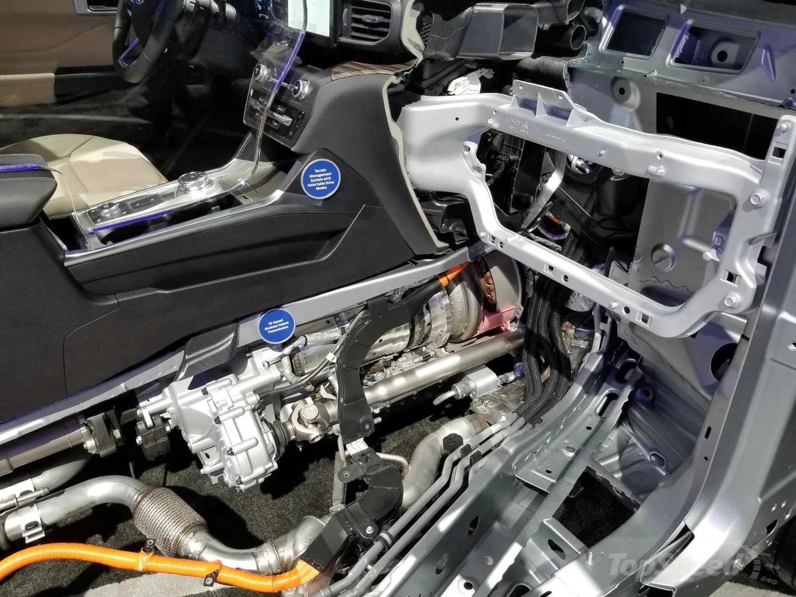 2020-ford-explorer-h-15_1600x0w.webp