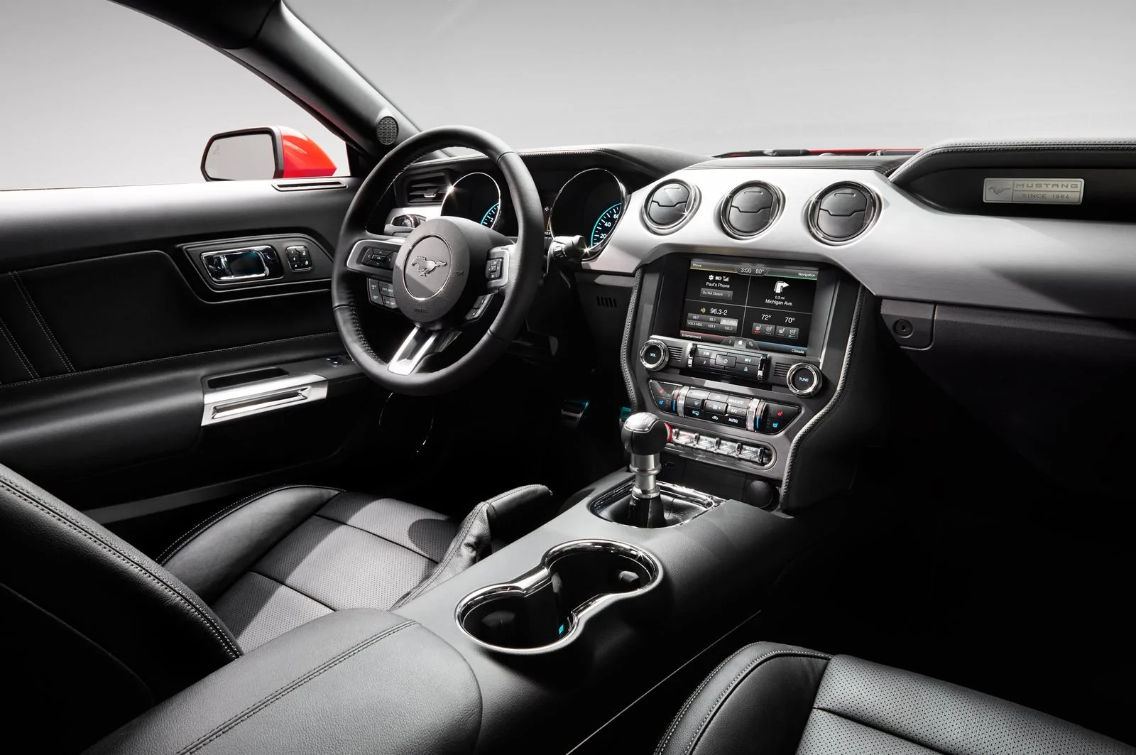 2015-ford-mustang-interior.webp