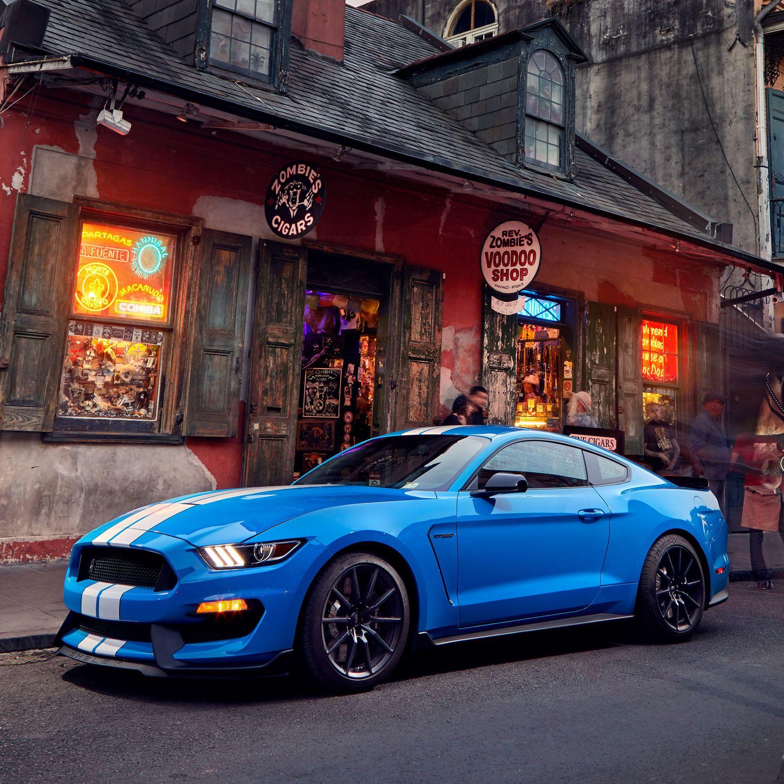 2017-ford-mustang-shelby-gt350-lt-wrap-lead-1548966132.jpg