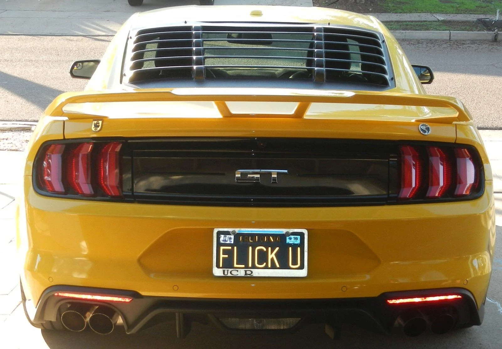 YellowCarSmallBadgesDSCN4758.webp