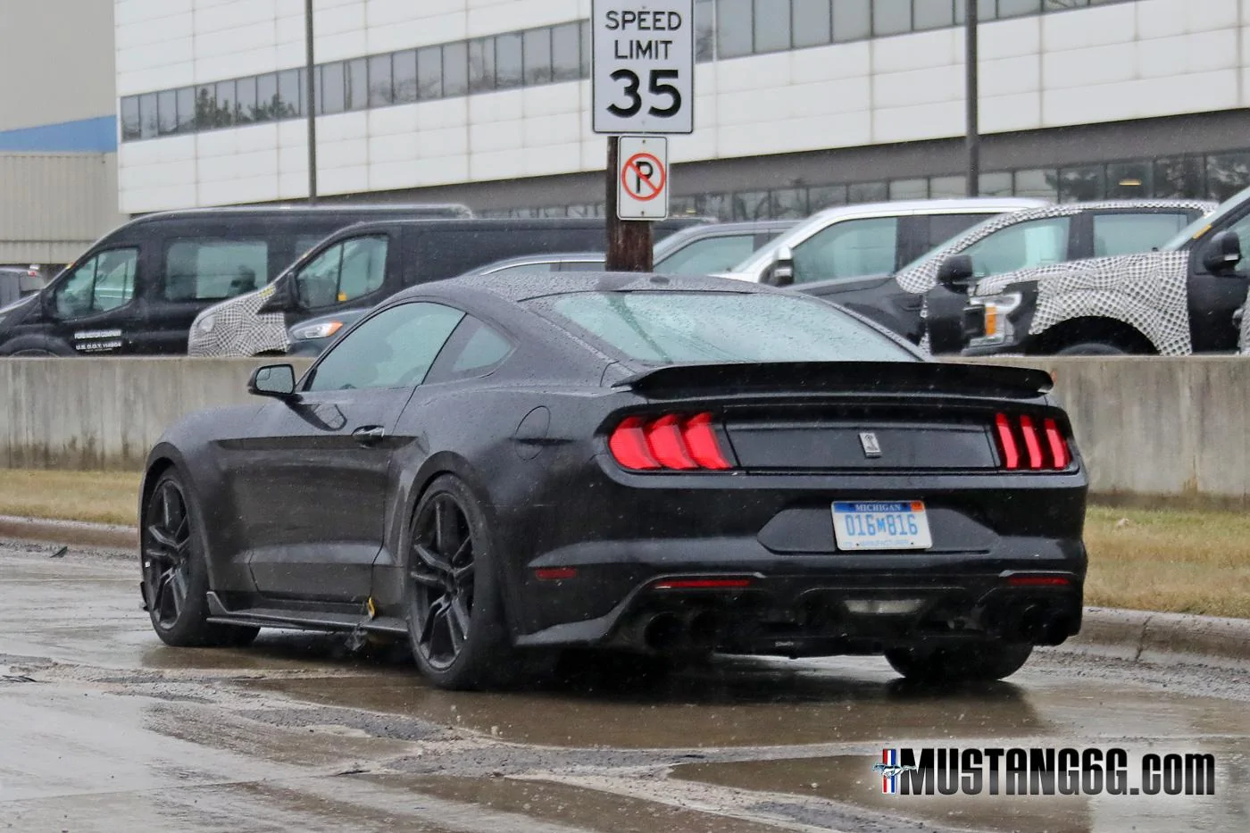 2020-Shelby-GT500-Mustang-Black-Glow-Bumper-9.webp