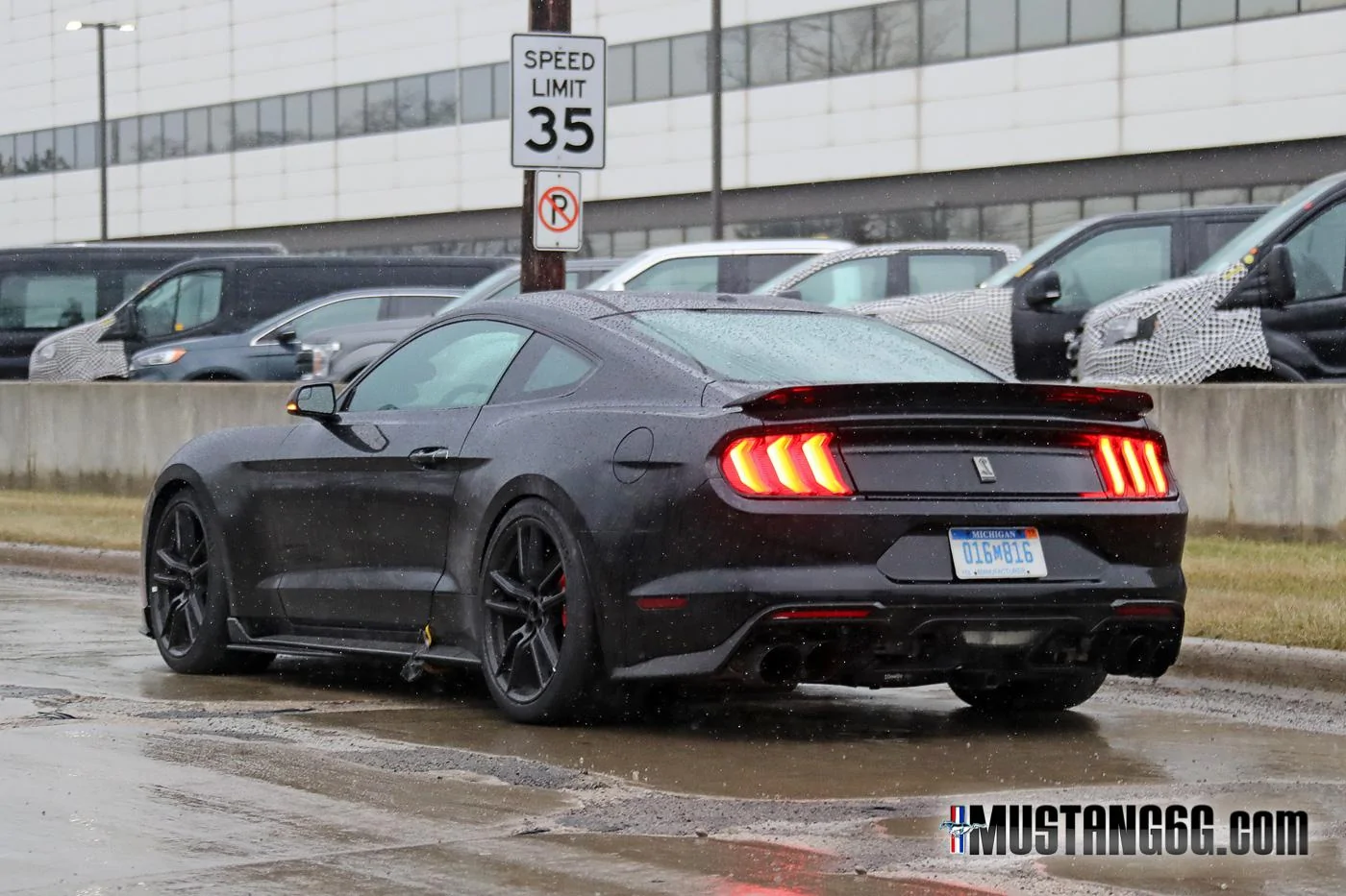 2020-Shelby-GT500-Mustang-Black-Glow-Bumper-10.webp