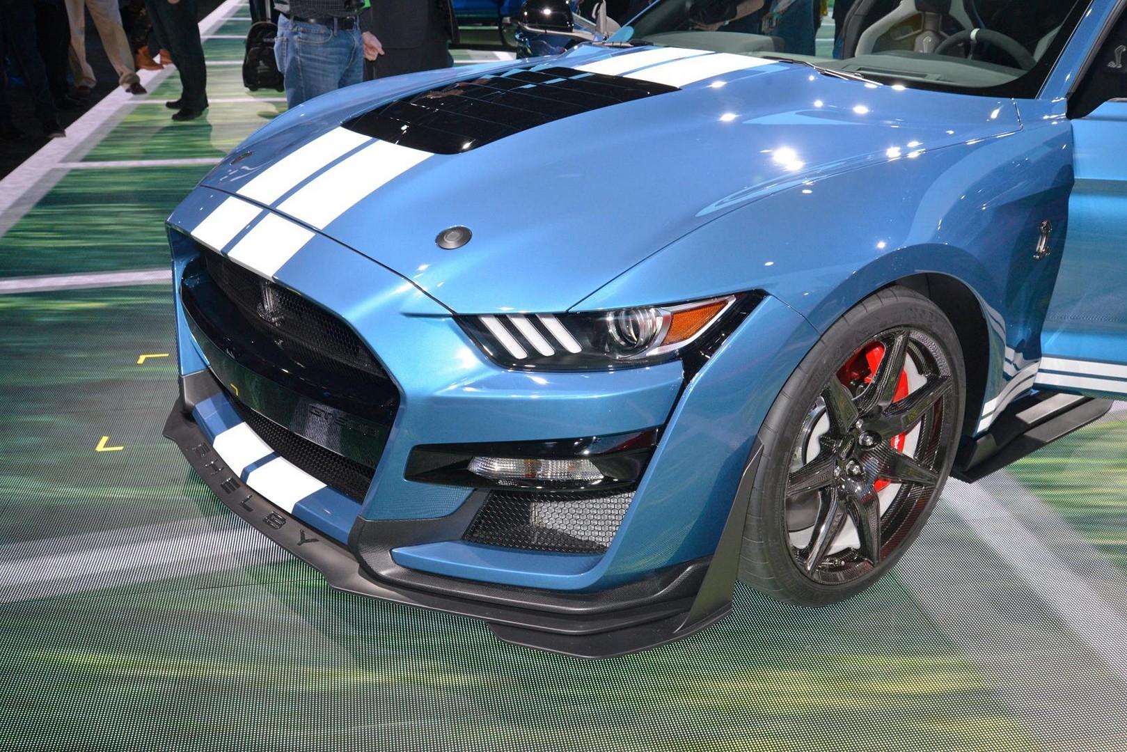 2020-shelby-gt500-drops-into-detroit-with-carbon-wheels-131635_1.jpg