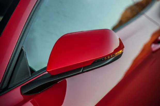 2015-ford-mustang-13-mirror.webp