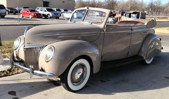 1939ford4drdeluxecnvtsedan0113.jpg