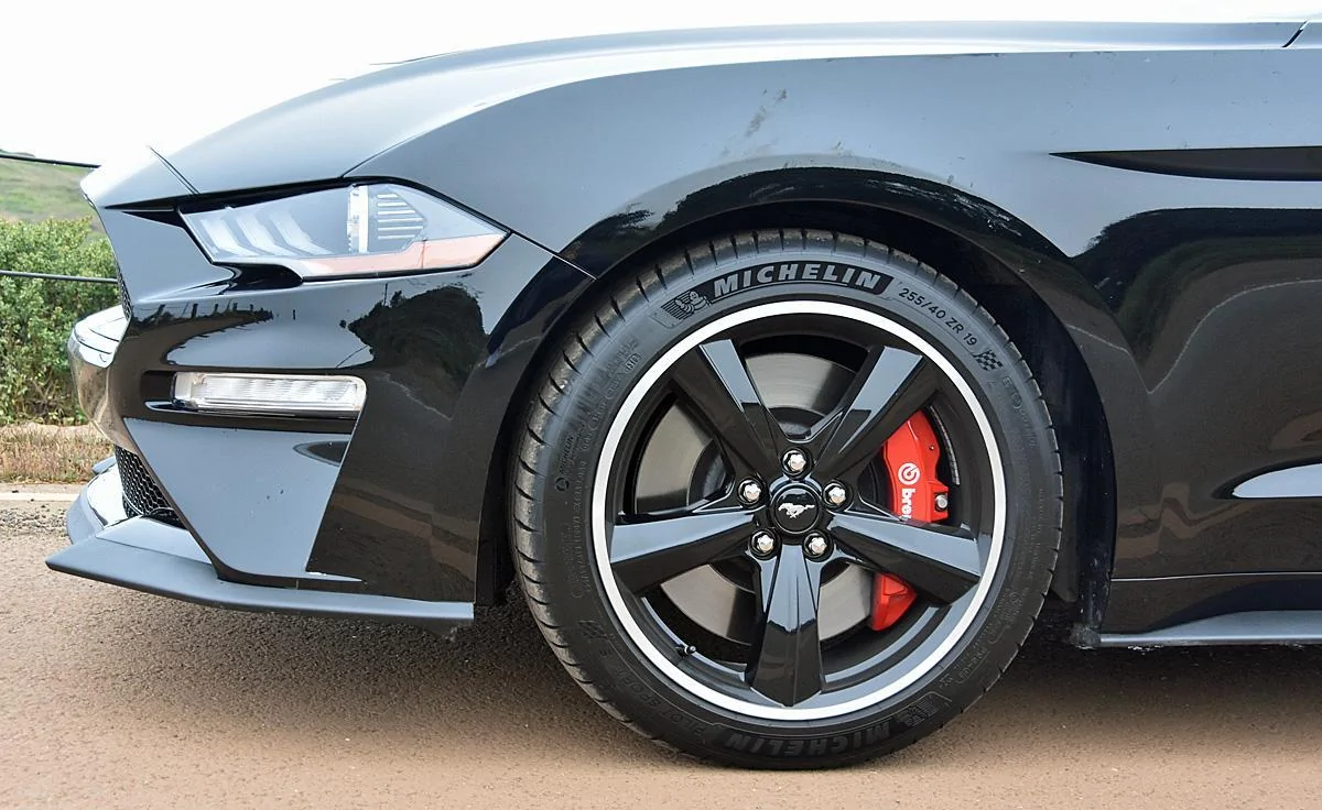 2019-ford-mustang-bullitt-gloss-black-torque-thrust-wheel-brembo-brakes.webp
