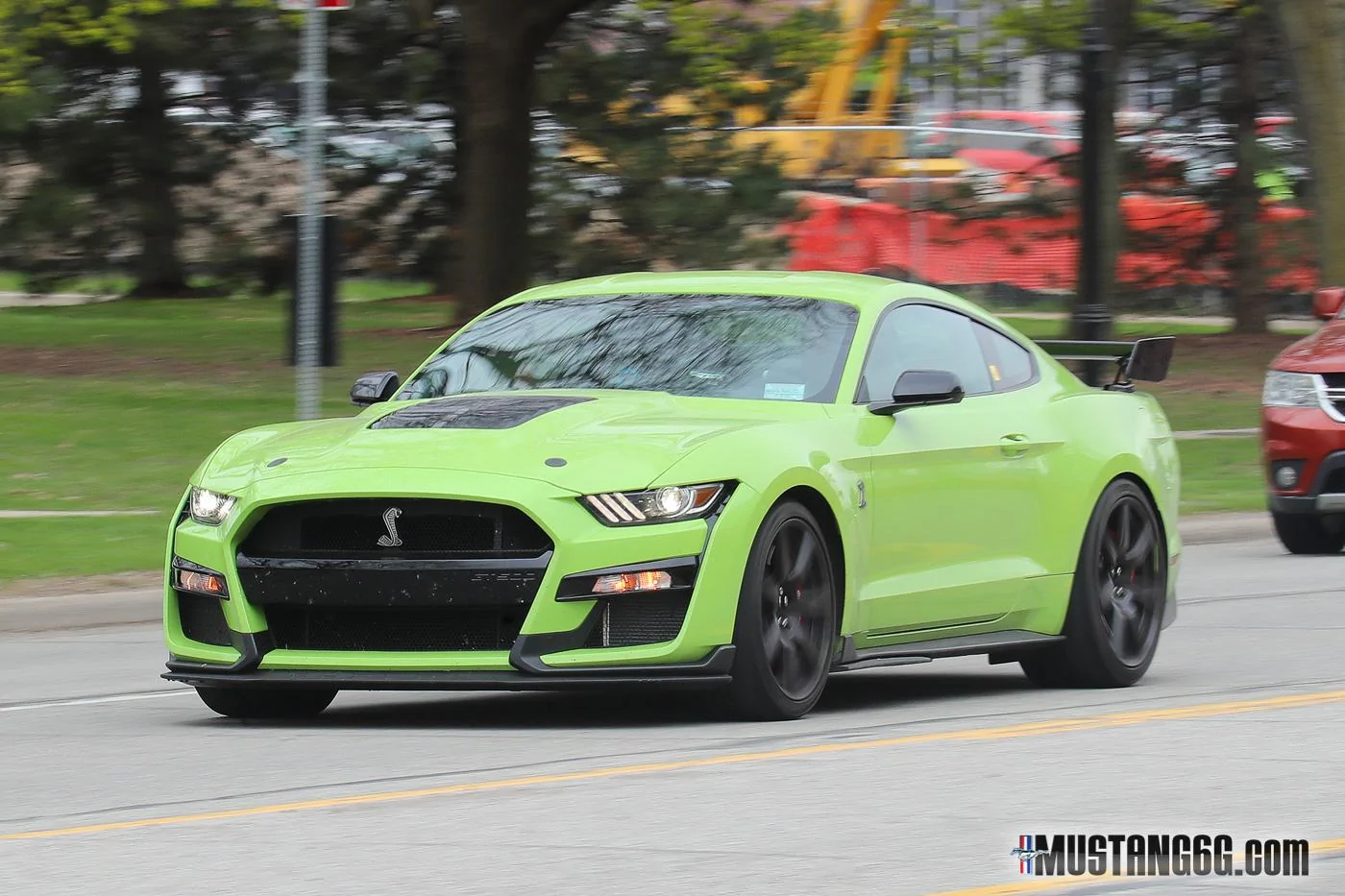 2020-Shelby-GT500-Mustang-Grabber-Lime-1.webp