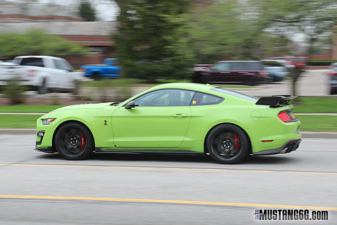 2020-Shelby-GT500-Mustang-Grabber-Lime-3.webp