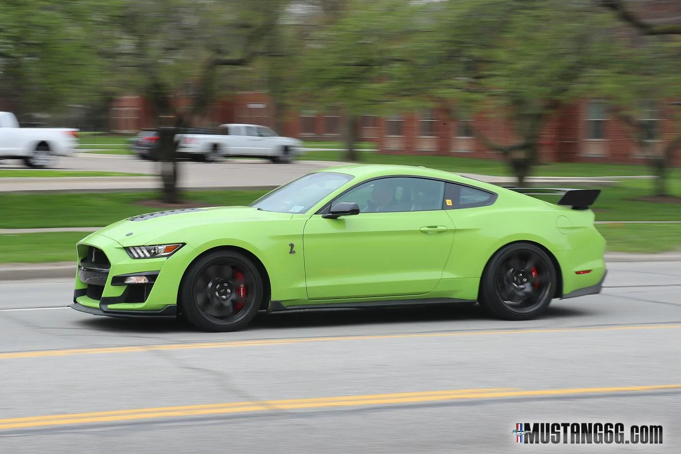 2020-Shelby-GT500-Mustang-Grabber-Lime-4.webp