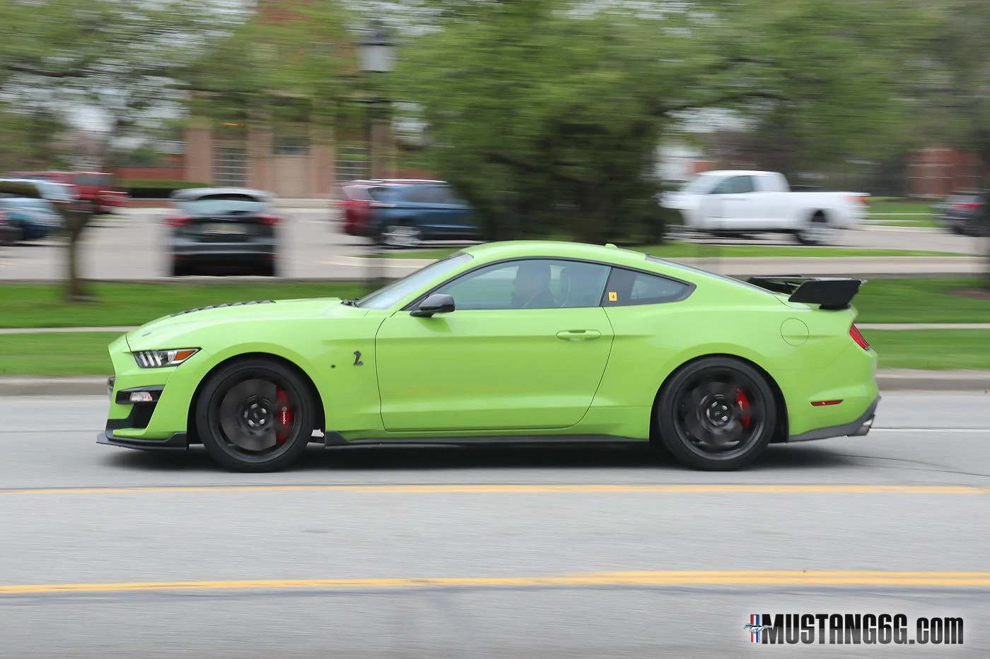 2020-Shelby-GT500-Mustang-Grabber-Lime-5.webp
