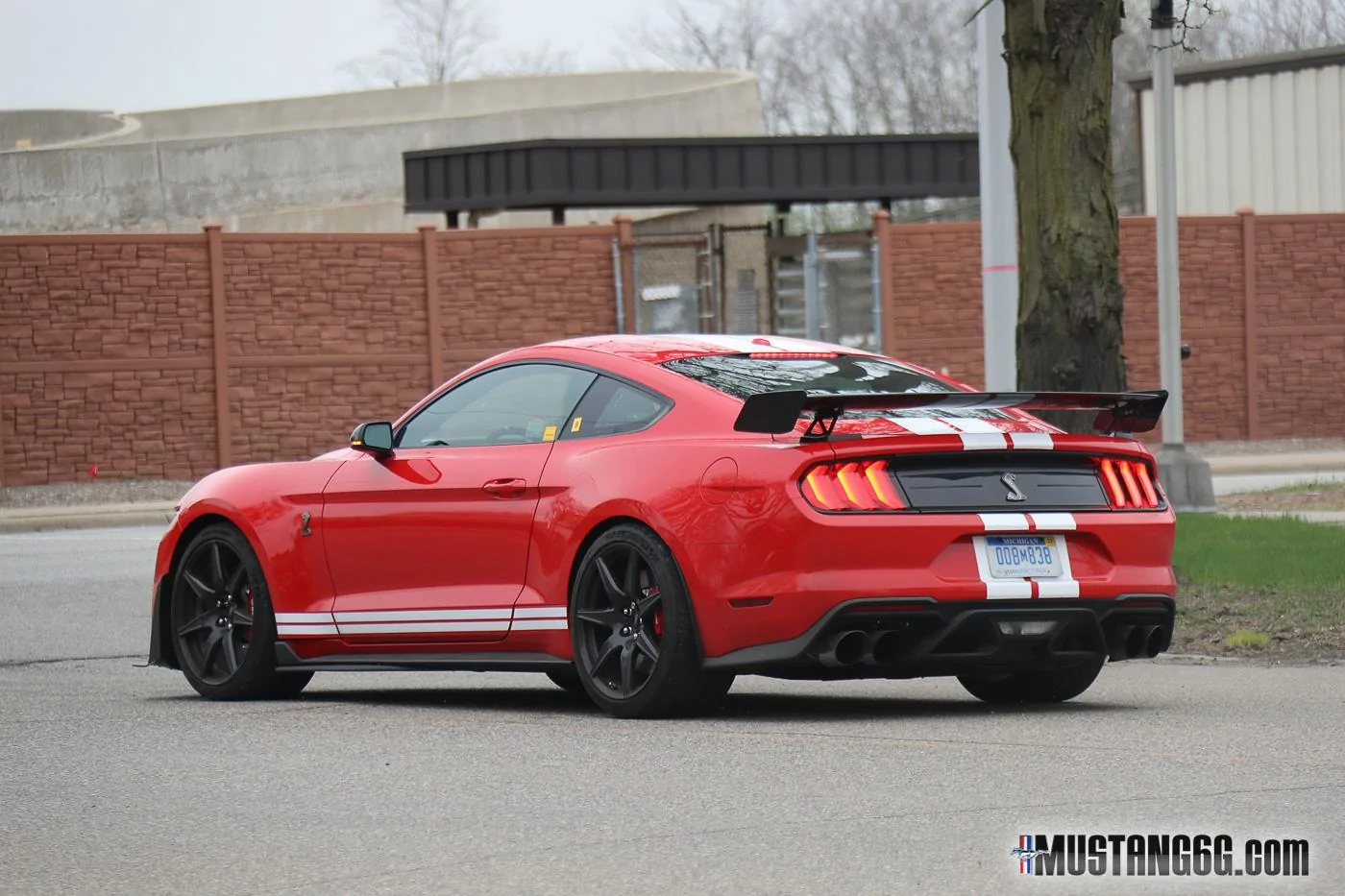 2020-Shelby-GT500-Mustang-Race-Red-12.webp