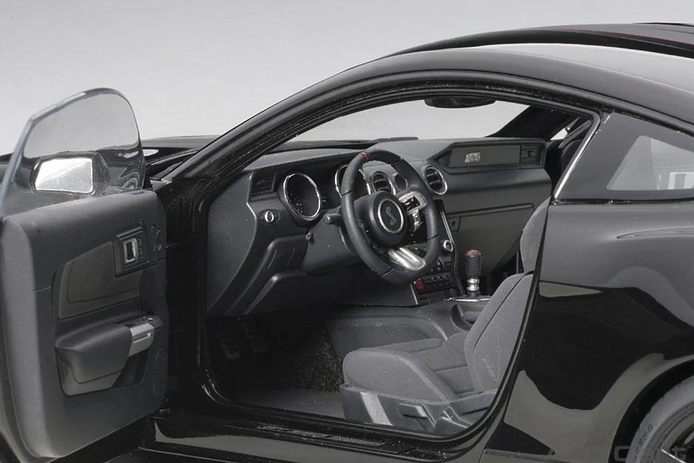 autoart-72934_4.webp