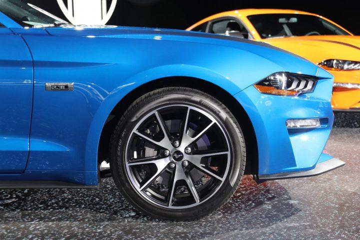 -Performance-Package-2019-New-York-Auto-Show-Exterior-005-Blue-Wheel-and-Brake-and-badge-720x480.jpg