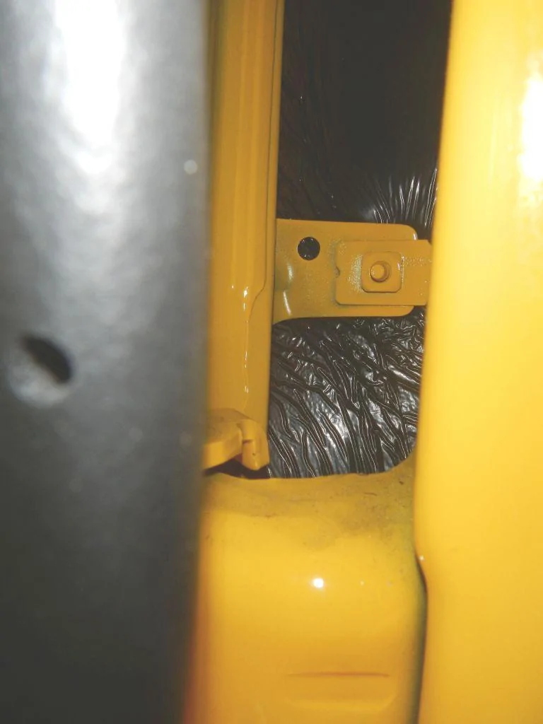YellowCarDoorBagClose_DSCN5540.webp