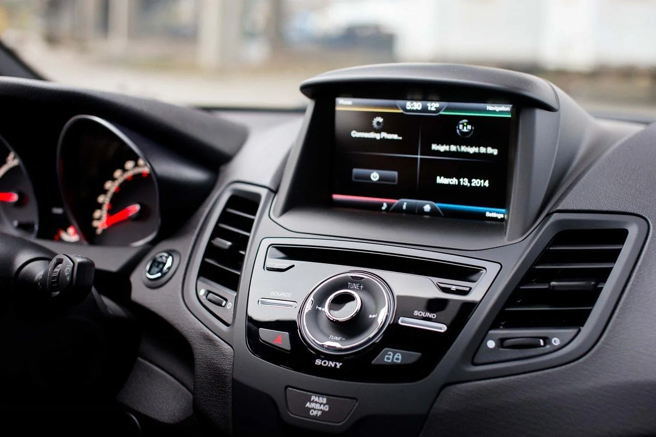 2014_Ford_Fiesta_ST_8.webp