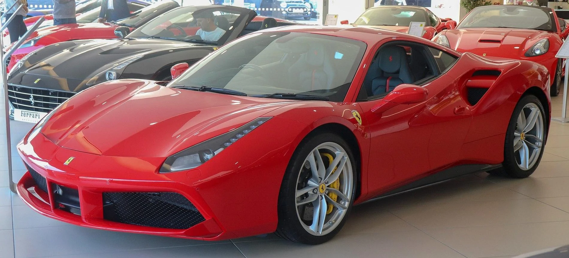 2880px-2017_Ferrari_488_GTB_Automatic_3.9.webp