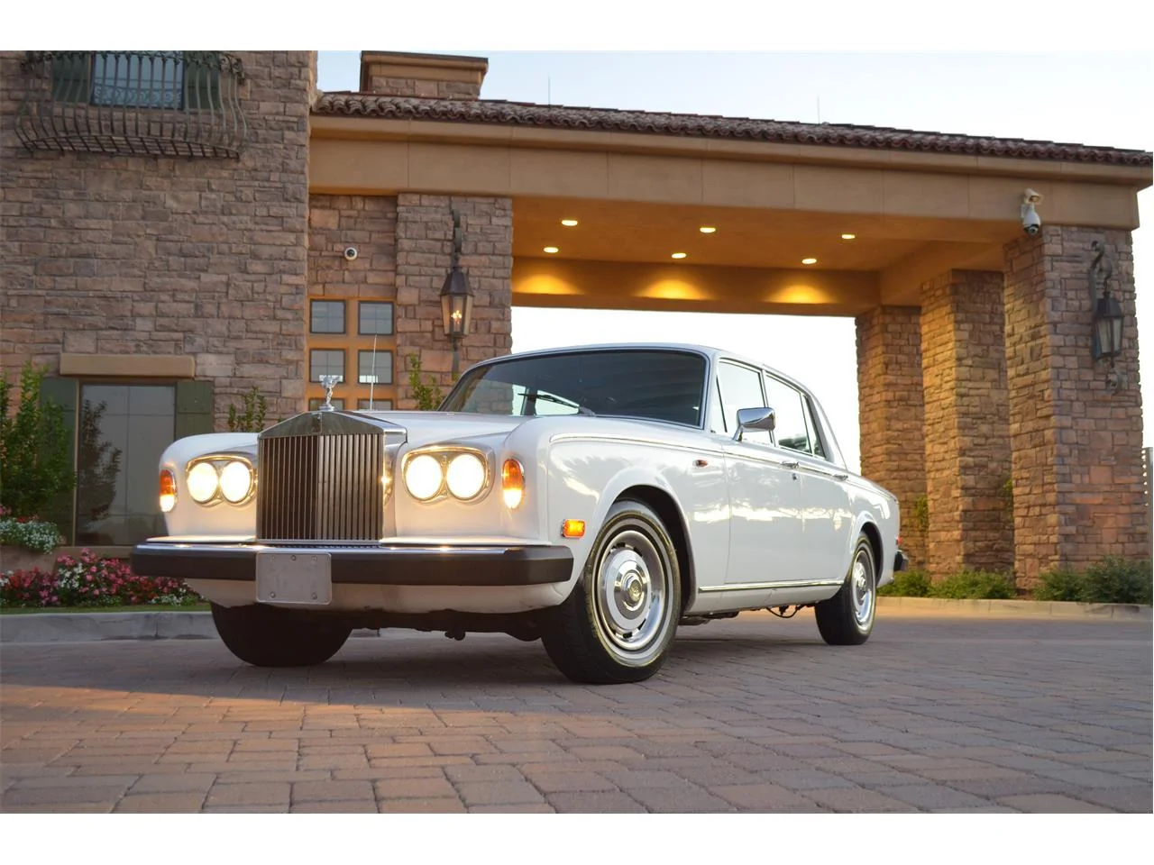 rolls-royce-silver-shadow-ii-std.webp