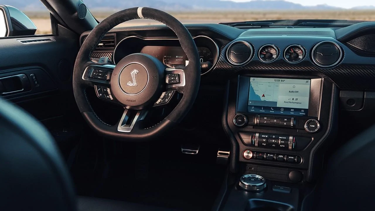 Pages from 2020-Shelby-GT500-Esourcebook_Page_1_Image_0001.webp