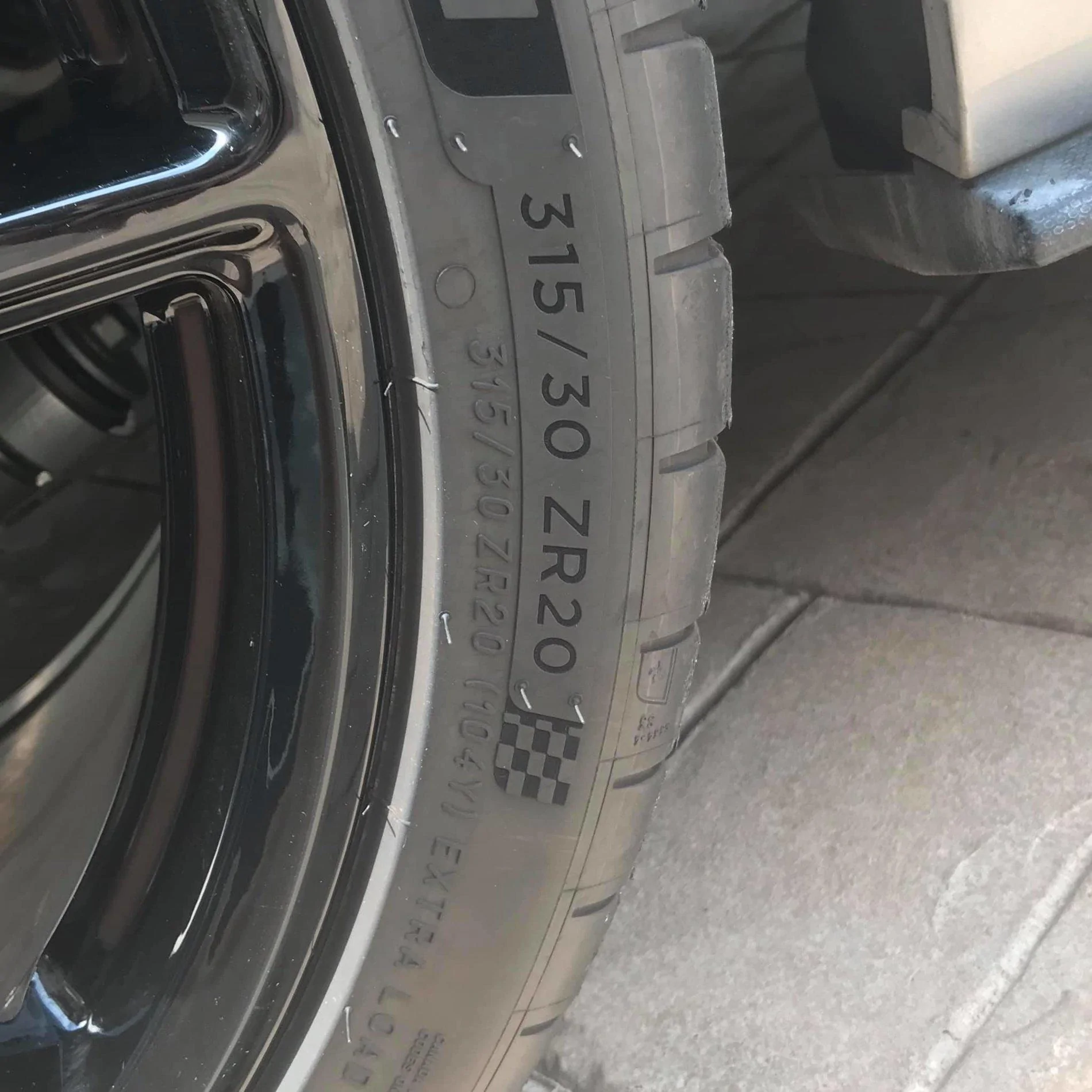 2020 GT500 Base Silver Rear Tire Size.webp