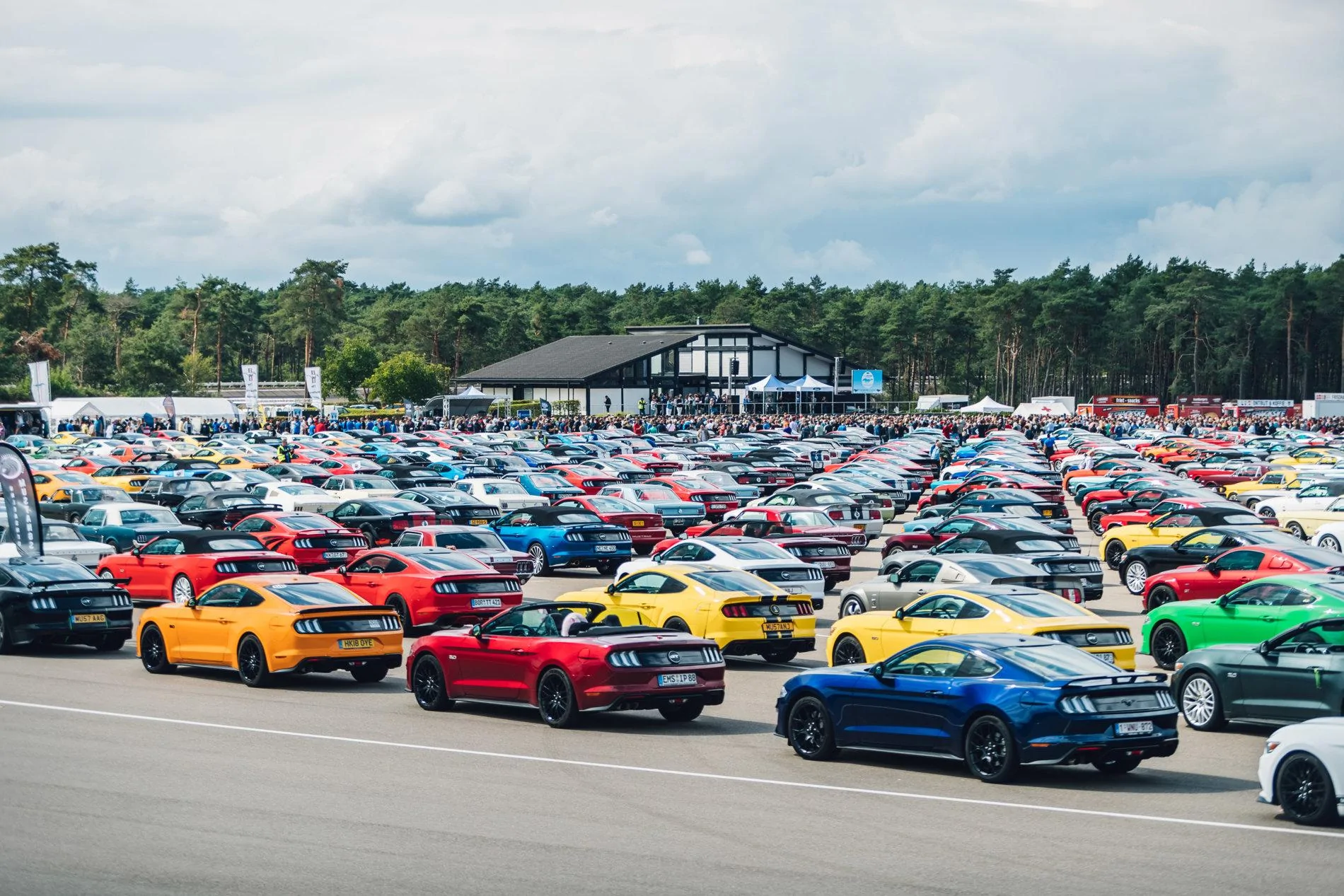 Ford-Mustang-1001-Parade-6.webp