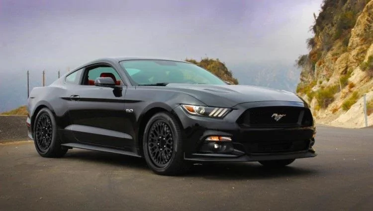 2015-Ford-Mustang-GT-black-750x425.webp