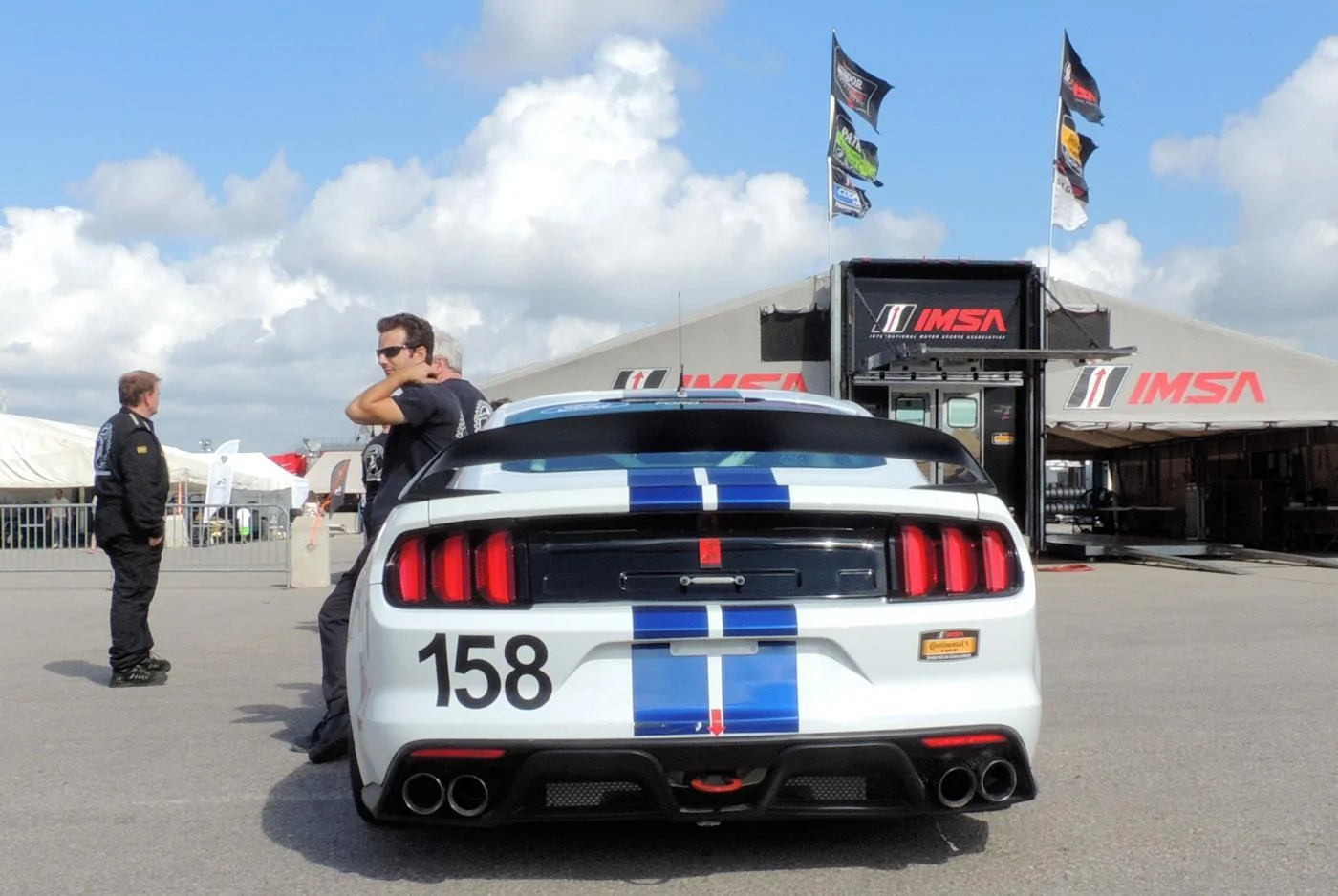 gt350-b1.webp