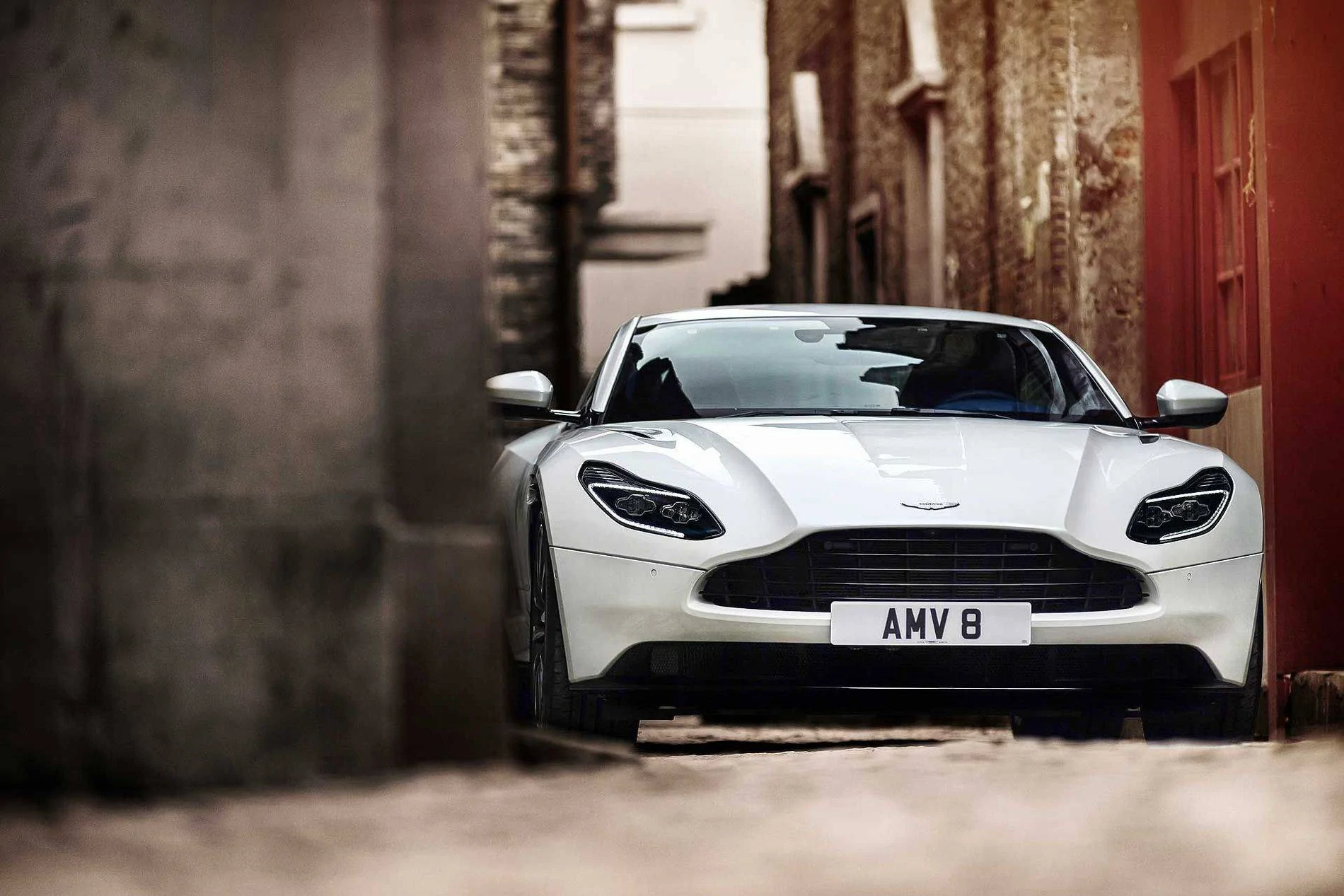 05122909-web-v8-powered-db11-1_cover_1920x12804jpg_cover_1920x1280.webp