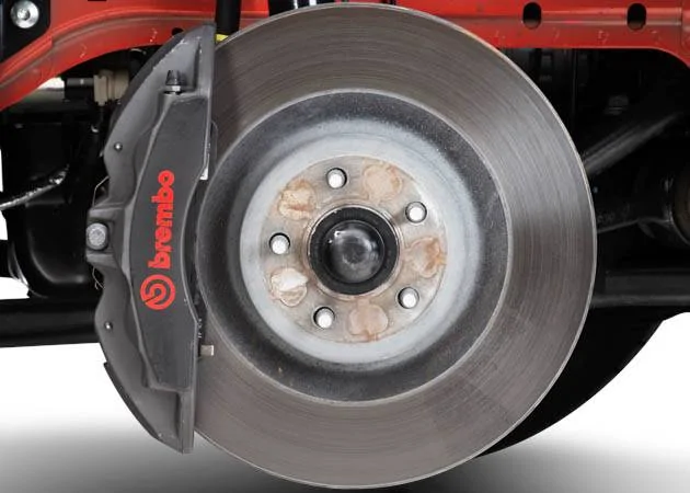 2015-mustang-with-brembo-brakes.webp