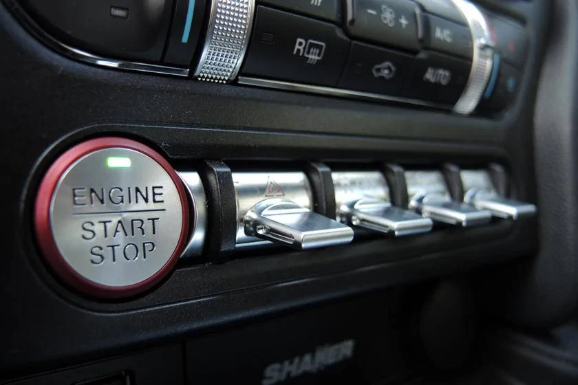 2020-ford-mustang-gt-coupe-start-stop-button-carbuzz-466745-840x560.webp