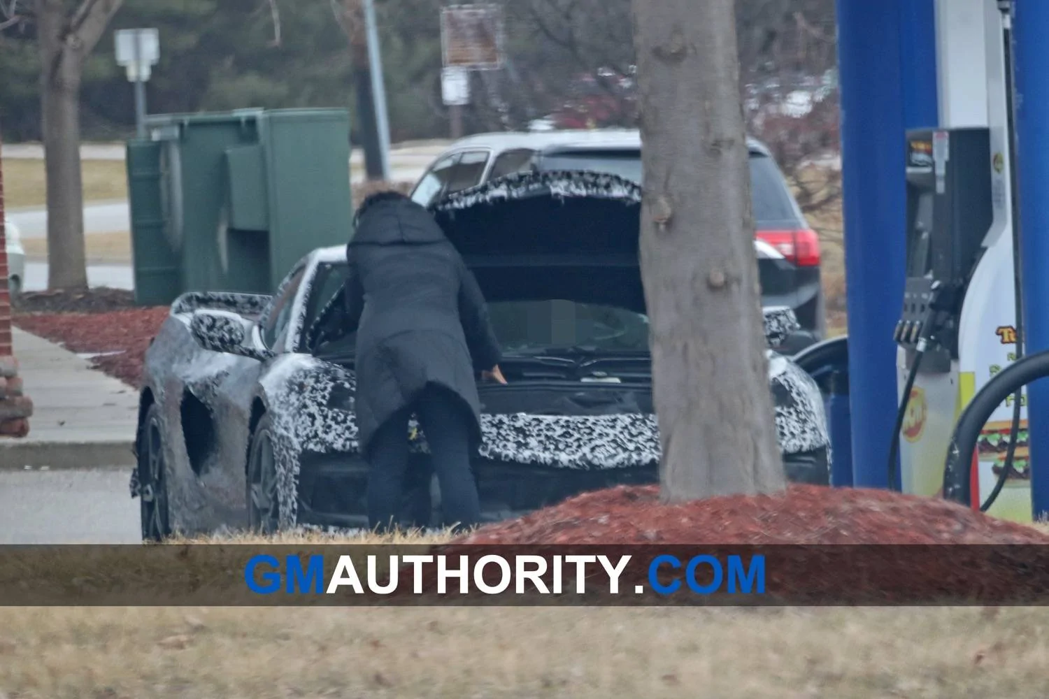 Mid-Engine-Chevrolet-Corvette-C8-Prototype-Broken-Down-Spy-Shots-March-2019-001.webp