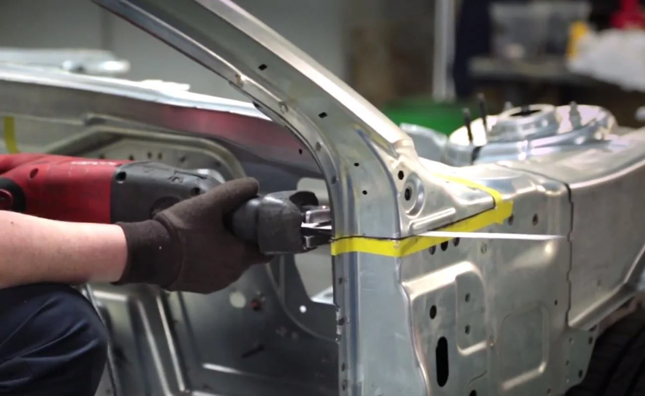 3 outside right top strut mount rail.webp