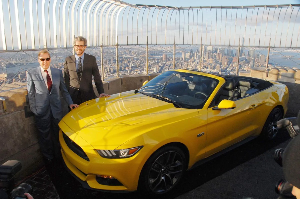 2015-Ford-Mustang-convertible-Empire-State-Building-03.webp