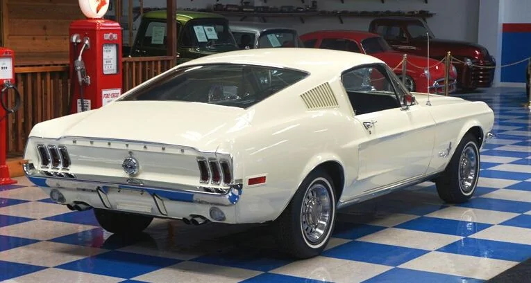 _big_aeclassiccars_117162-1.webp