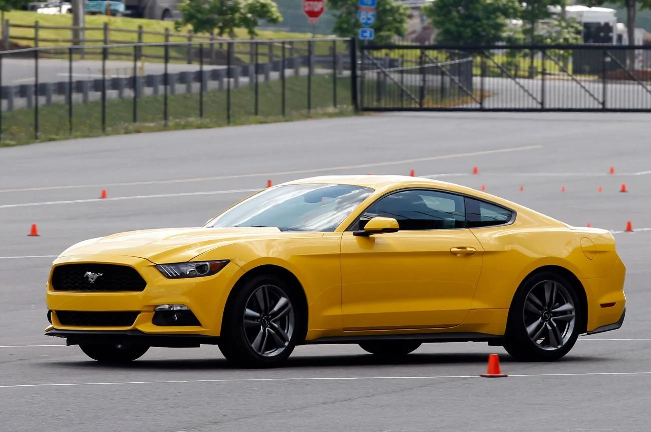 2015-Ford-Mustang-EcoBoost-front-side-view-yellow.webp