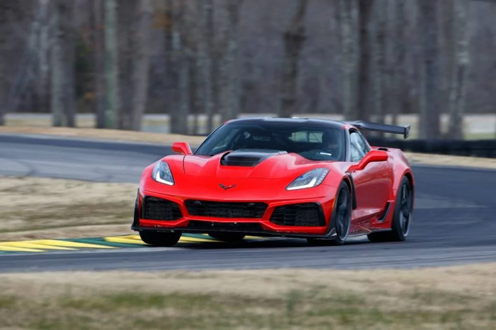 2019-C7-Corvette-ZR1-at-VIR-1024x682.webp