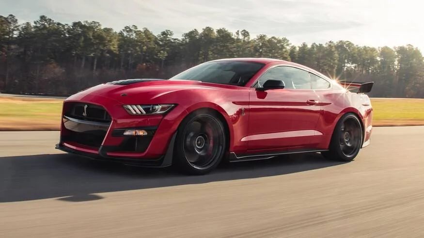 2020-Ford-Mustang-Shelby-GT500-13.webp