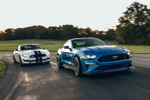 rd-mustang-shelby-gt350-v-ford-mustang-gt-ppl2-145-1578627265.jpg?crop=0.729xw:0.794xh;0.168x...webp