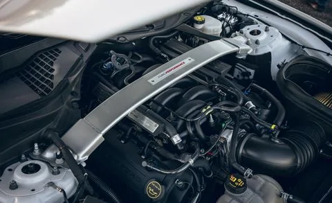 ford-mustang-shelby-gt350-v-ford-mustang-gt-ppl2-819-hdr-1578627370.webp