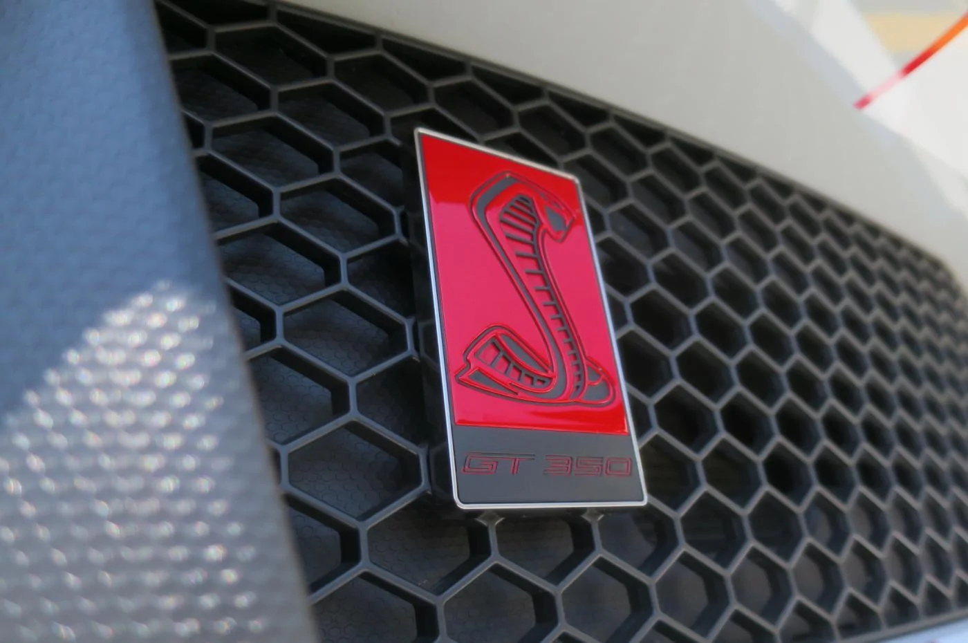 2016-Ford-Shelby-GT350-Mustang-engine-grille-badge.webp