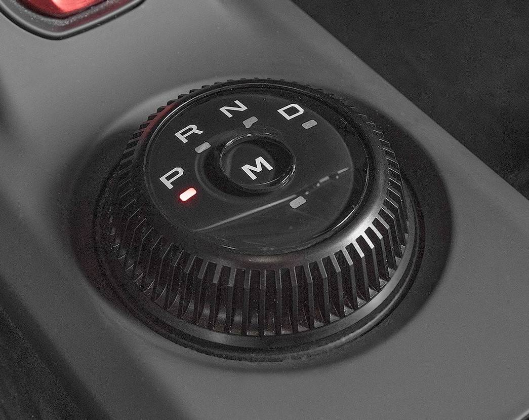 2017-Ford-GT-Gear-Shifter - 2.jpg