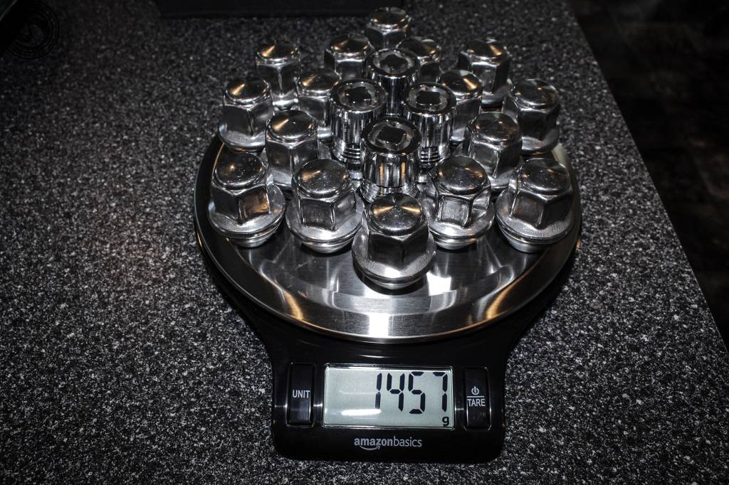 Titanium Lug Nut VS OEM Weight (9 of 9).jpg