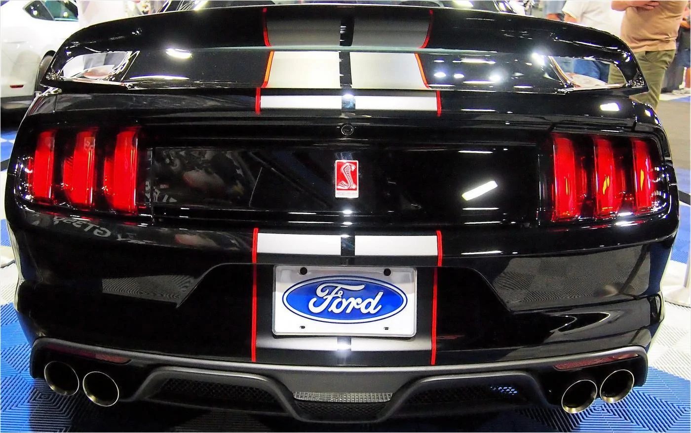 gt350r-rear1ab25.webp