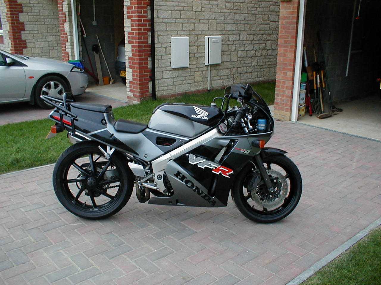 90-vfr400r.jpg