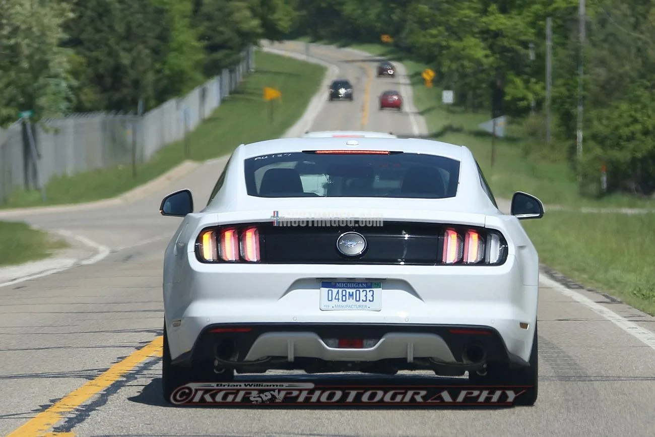 european-mustang-clear-tail-lights.webp
