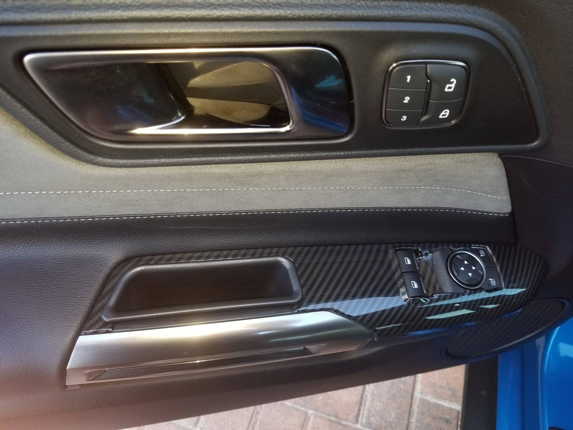 Jan01-driverdoor.jpg