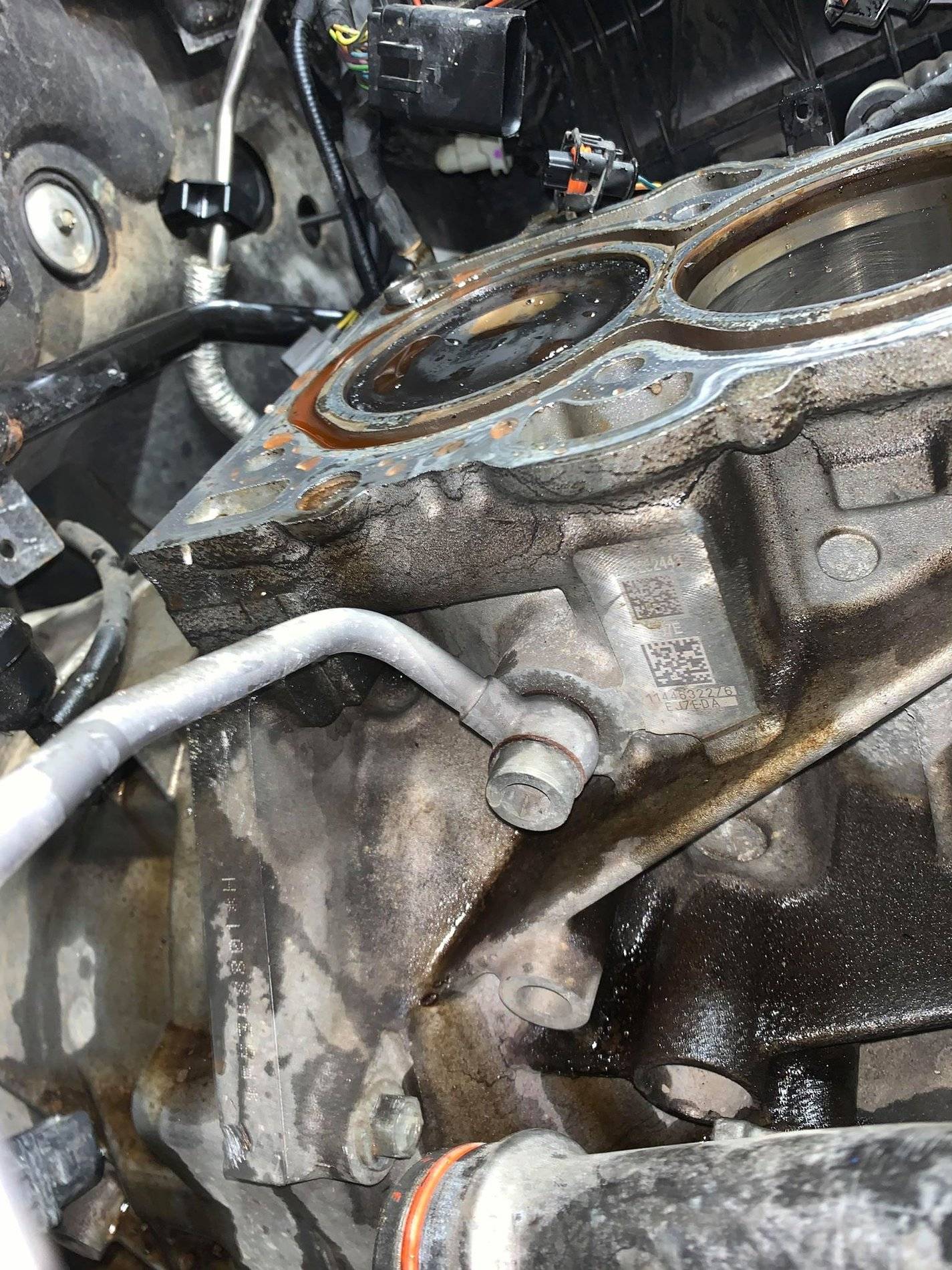 OIL LEAK SHORT BLOCK  DIRTY.jpg