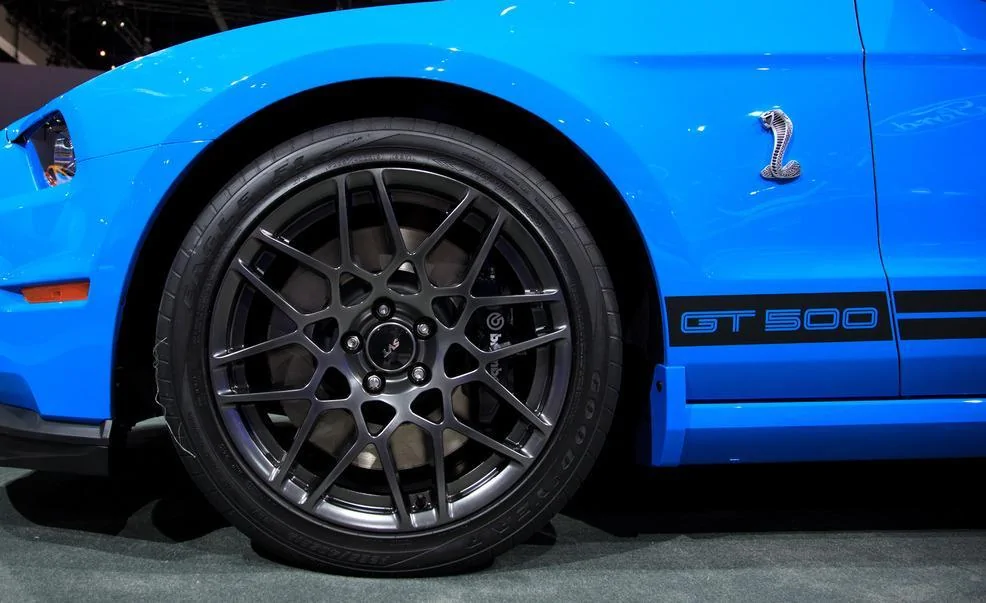 2013-ford-mustang-shelby-gt500-wheel-photo-430573-s-986x603.webp