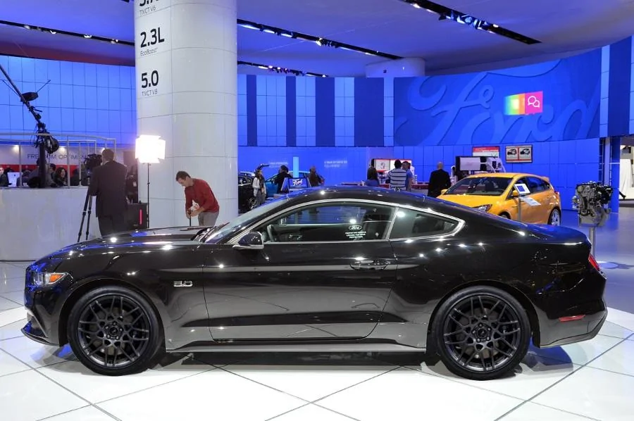 06-2015-ford-mustang-black.webp